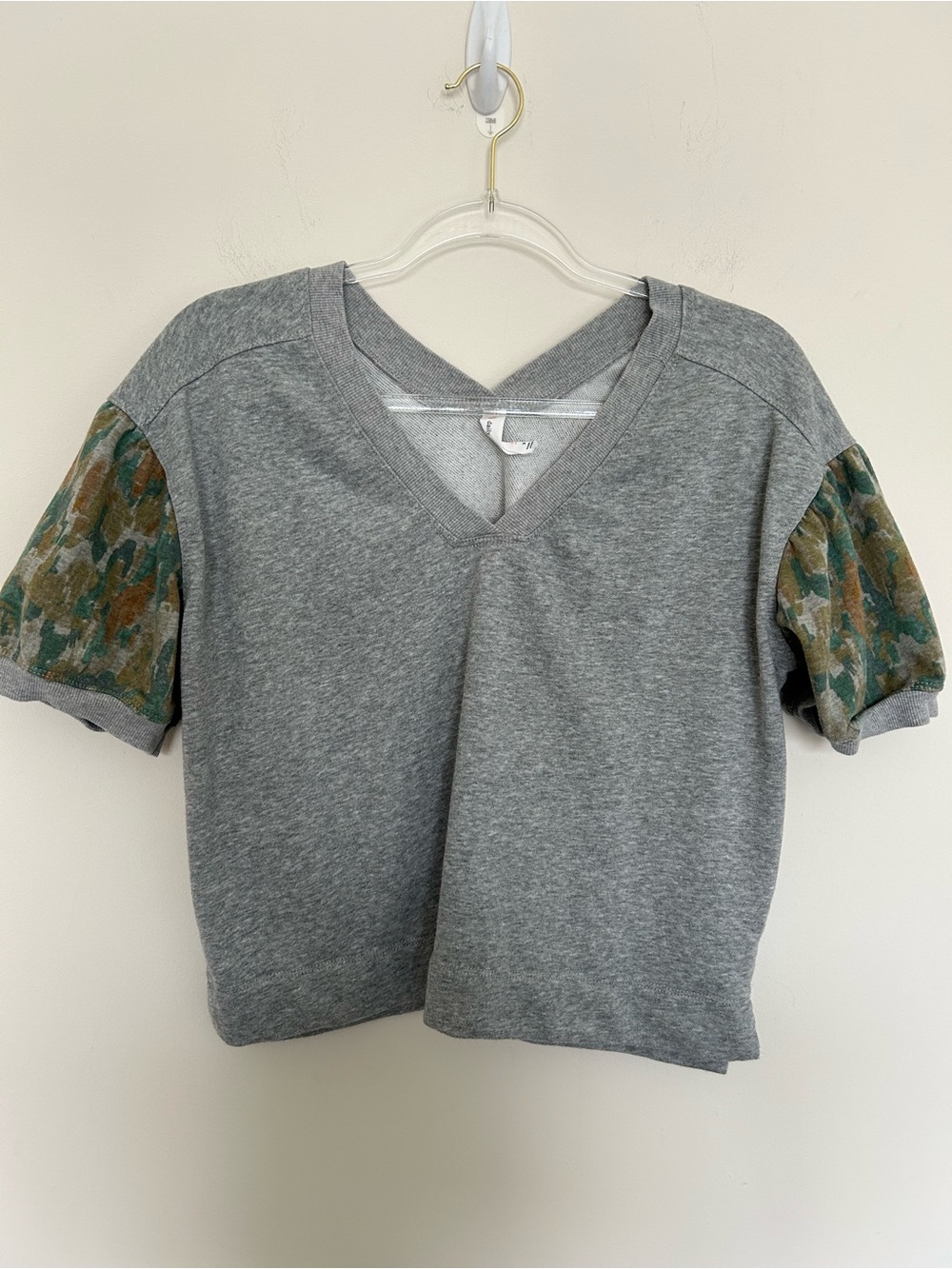 Daily‎ Practice Anthropologie Sweatshirt Gray Small Camo Short Sleeve V-Neck